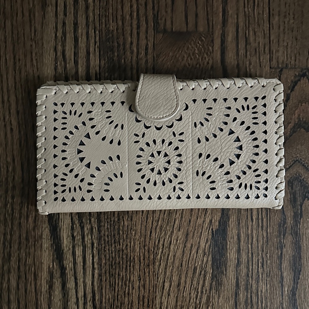 Elegant Cream Leather Clutch